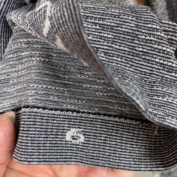 Lululemon Run: Swiftly Tech Long Sleeve in Heathered Cadet Blue Size 6. - Picture 7 of 15